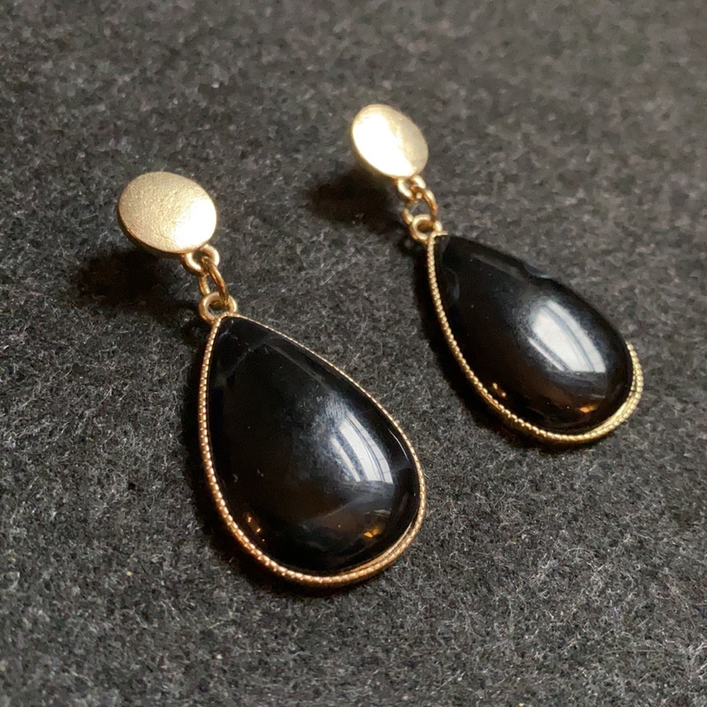 Vintage black onyx drop earrings great healing properties for anxiety